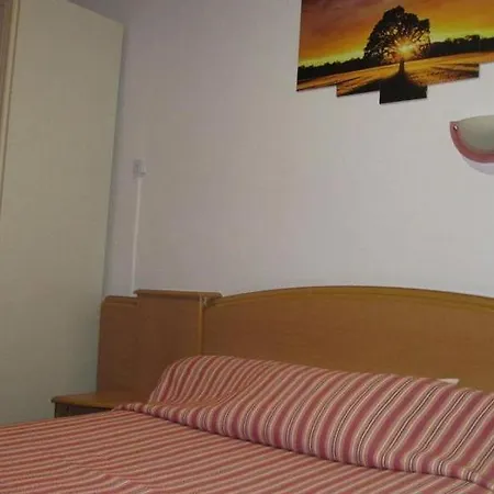 Bed & Breakfast Pictav 2*
